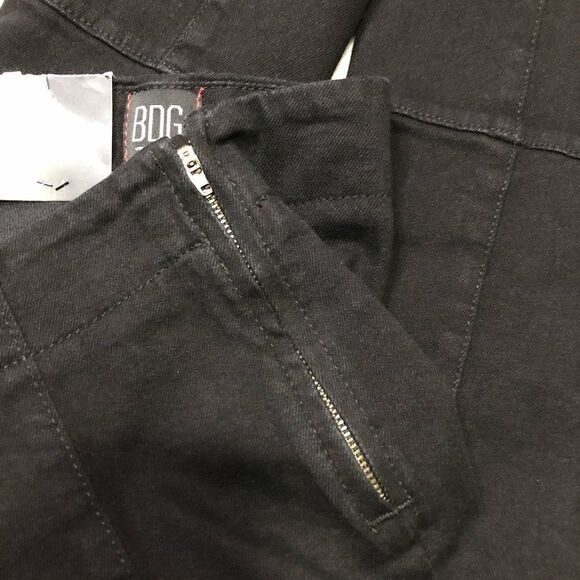 𝅺🆕 UO BDG Cropped Flare Raw Hem Jeans - Picture 6 of 9